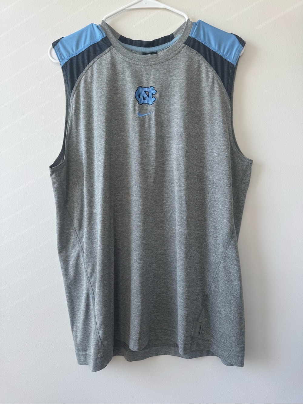 Nike Dri Fit Grey Sleeveless Shirt North Carolina Tar Heels Sz L Workout